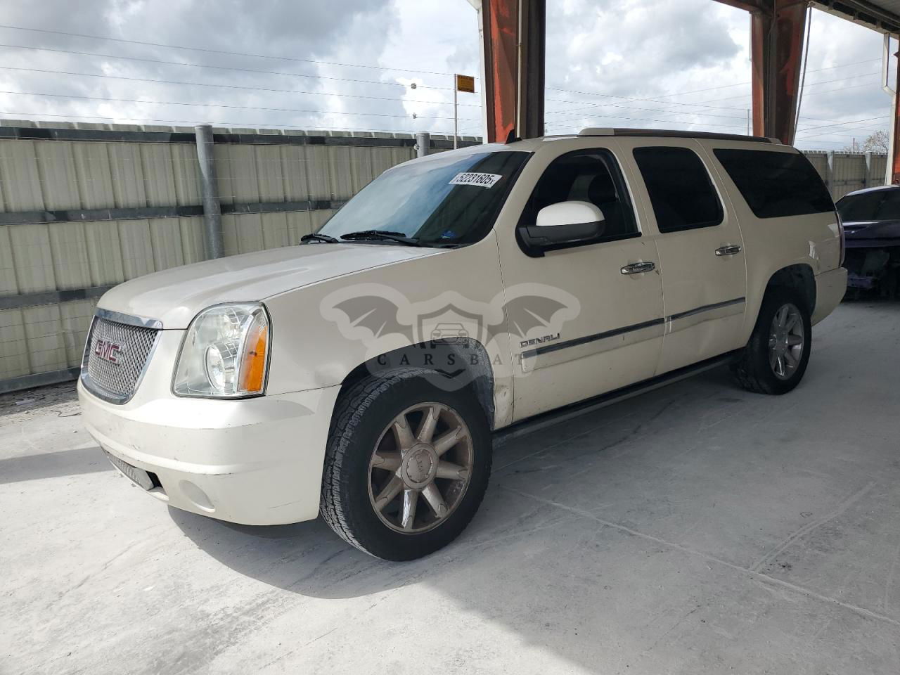 GMC Yukon DENALI 6.2L  8 2013