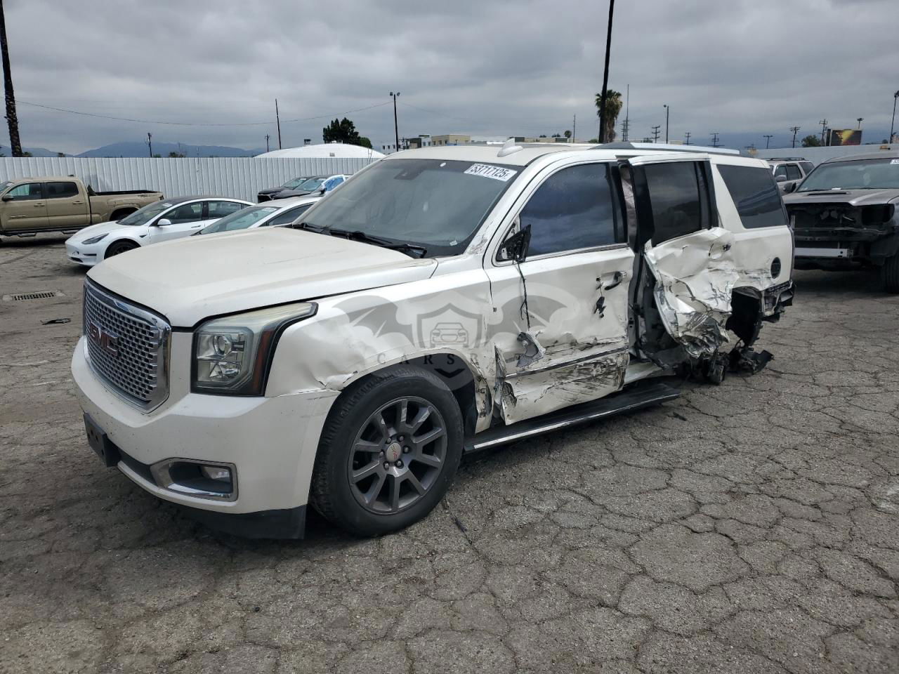 GMC Yukon DENALI 6.2L  8 2015