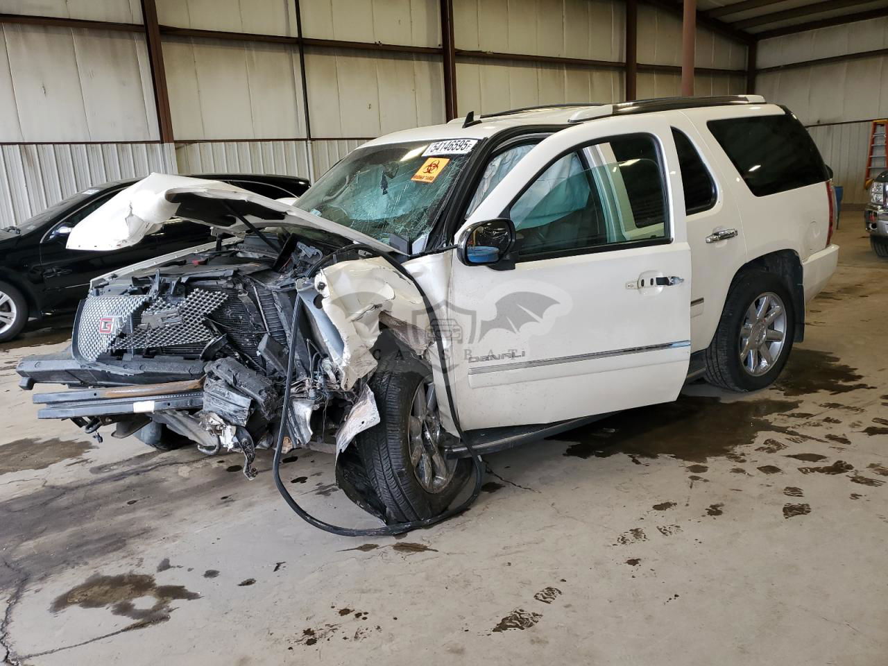 GMC Yukon DENALI 6.2L  8 2013