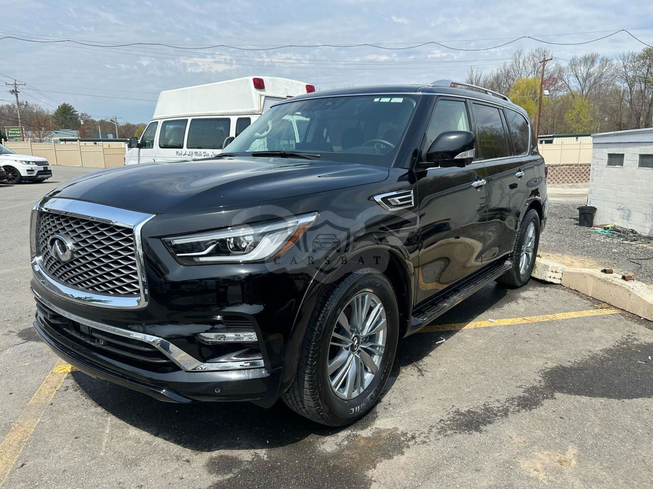 Infiniti QX80 LUXE 5.6L  8 2023