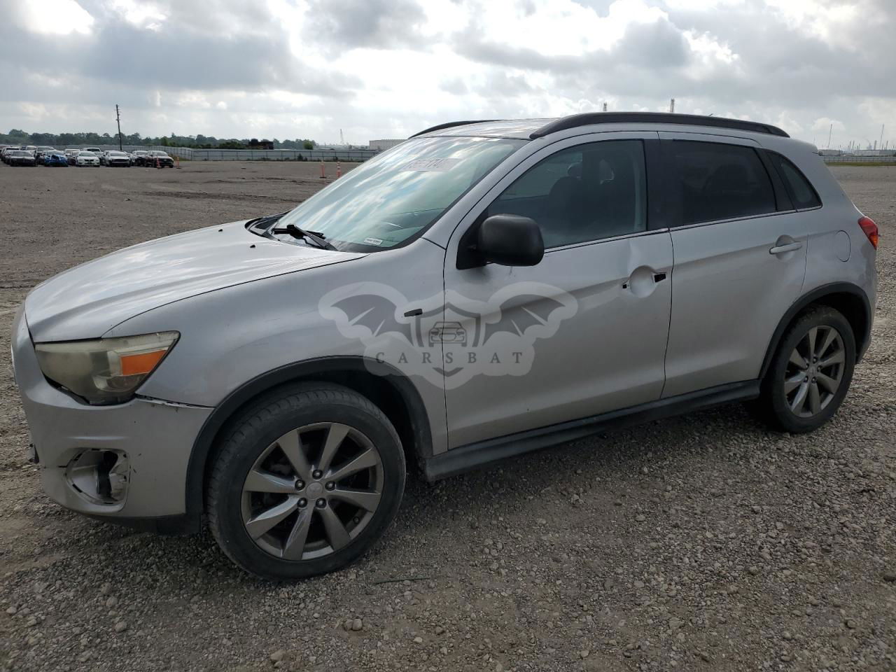 Mitsubishi Outlander LE 2.0L  4 2013