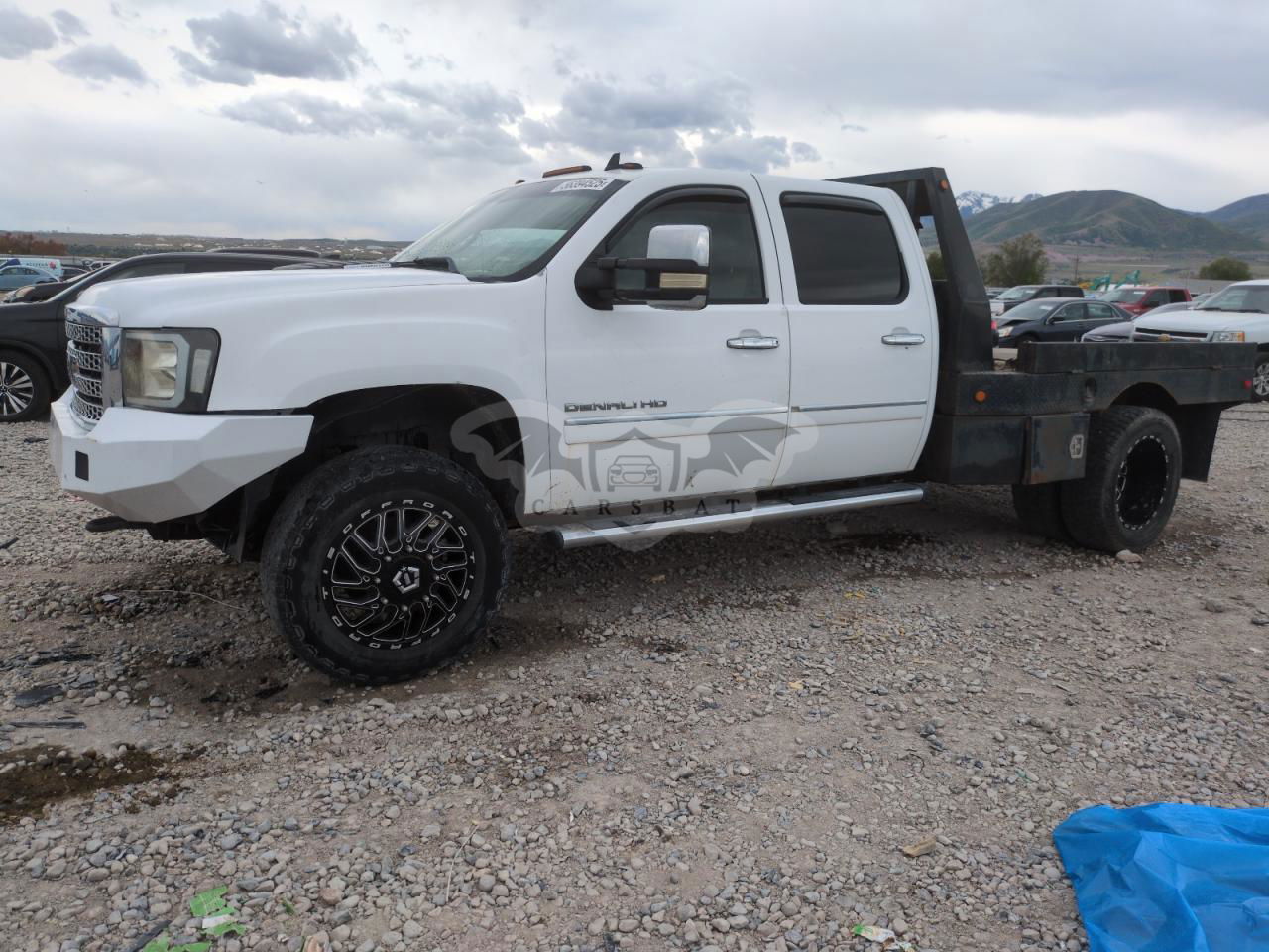 GMC Sierra K3500 DENALI 6.6L  8 2011