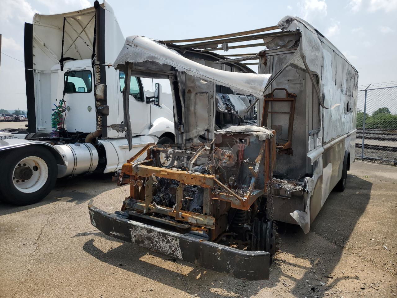 Ford Econoline E350 SUPER DUTY STRIPPED CHASSIS 5.4L  8 2015