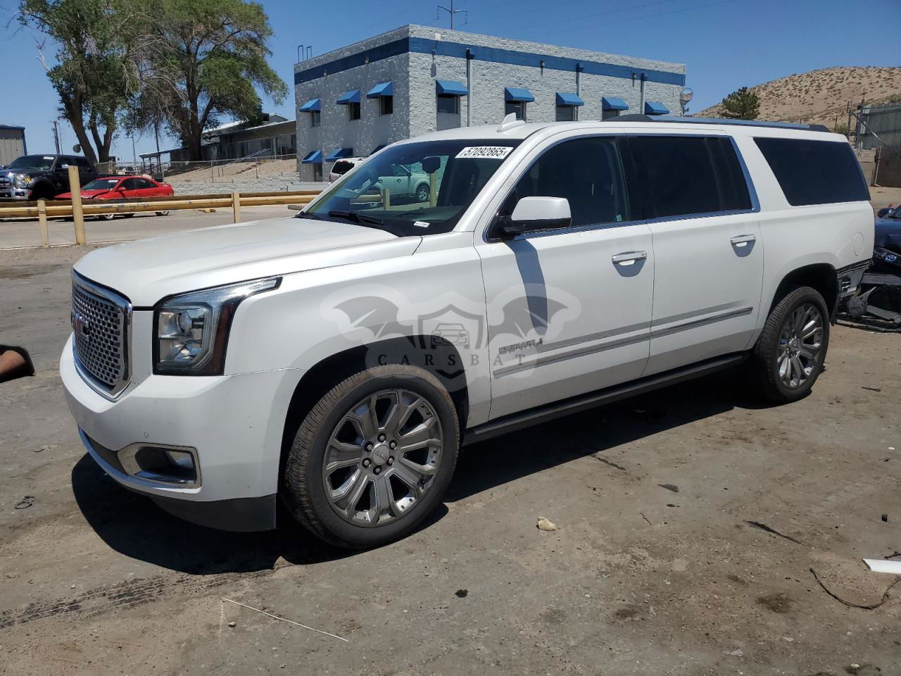 GMC Yukon DENALI 6.2L  8 2016