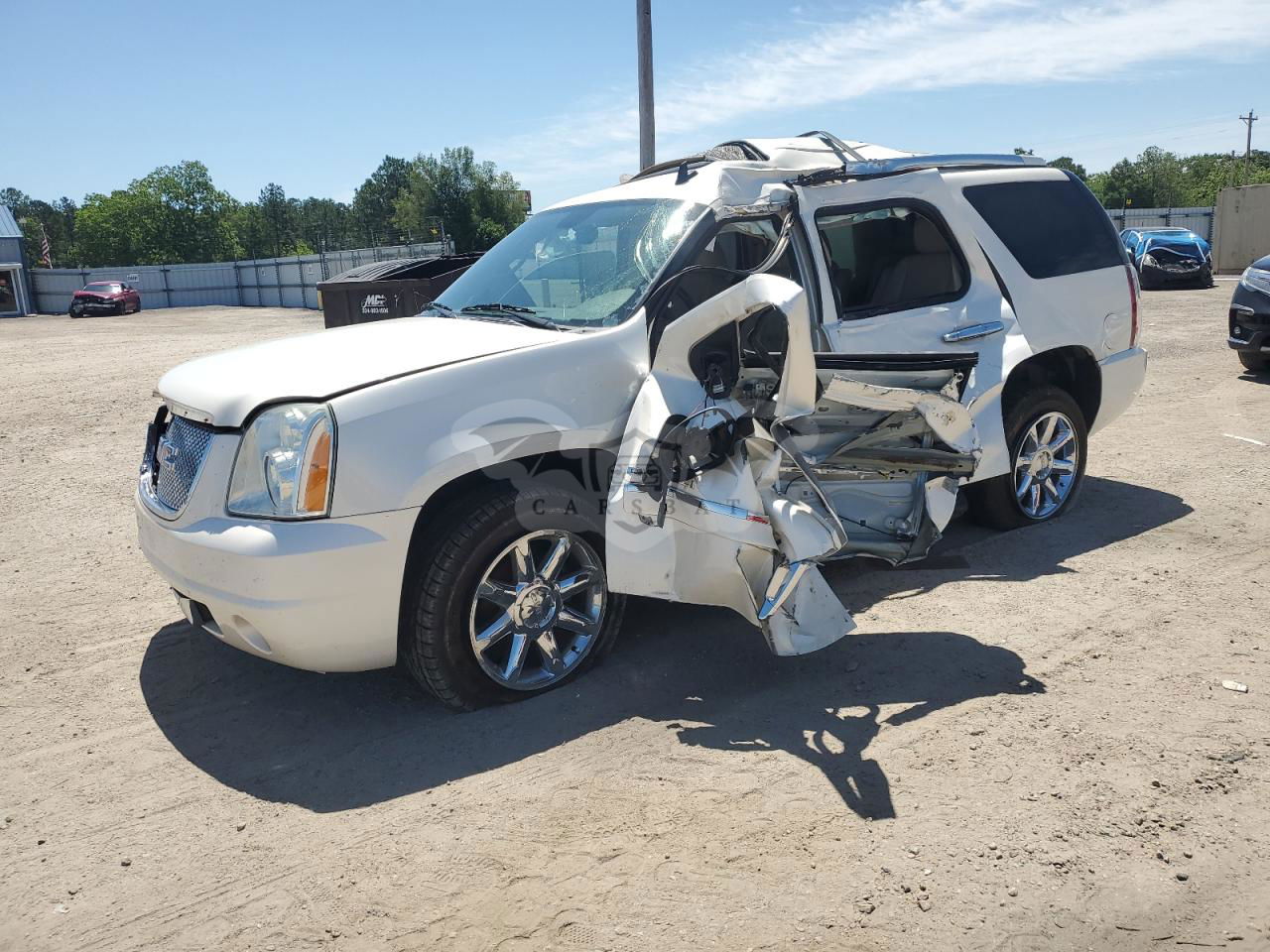 GMC Yukon DENALI 6.2L  8 2013