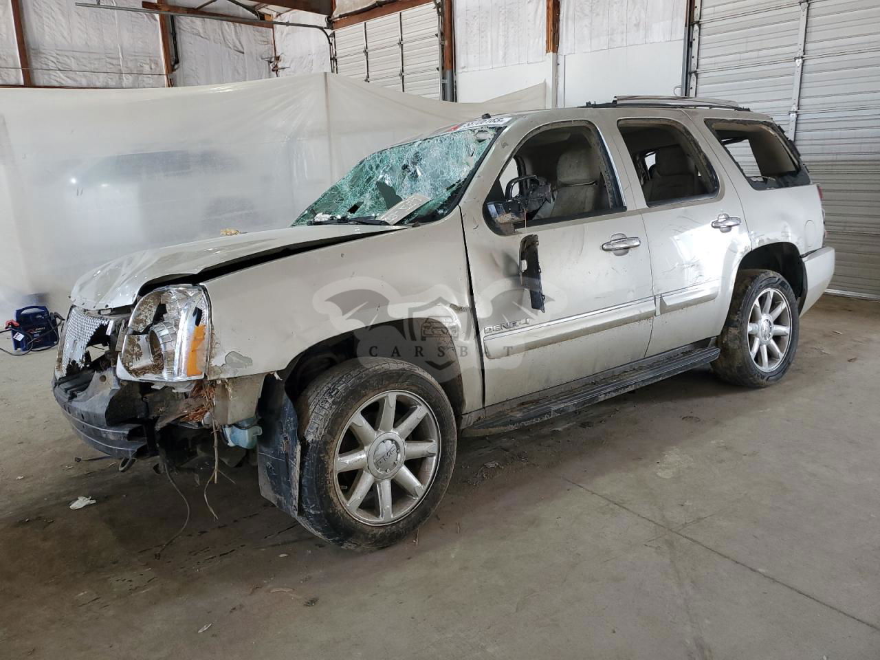 GMC Yukon DENALI 6.2L  8 2013