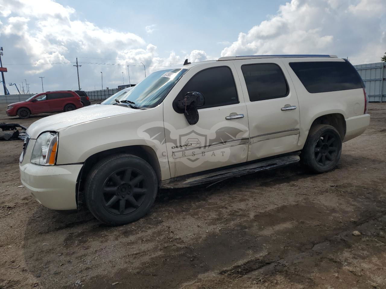 GMC Yukon DENALI 6.2L  8 2013