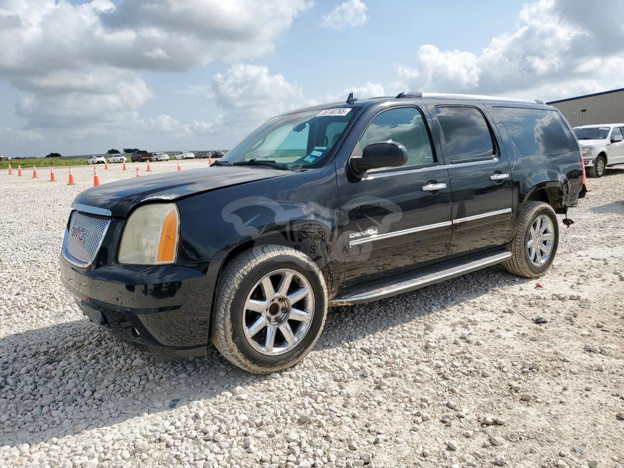 GMC Yukon DENALI 6.2L  8 2013