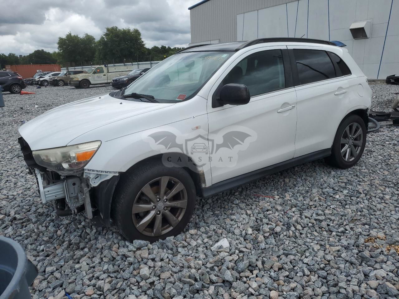 Mitsubishi Outlander LE 2.0L  4 2013