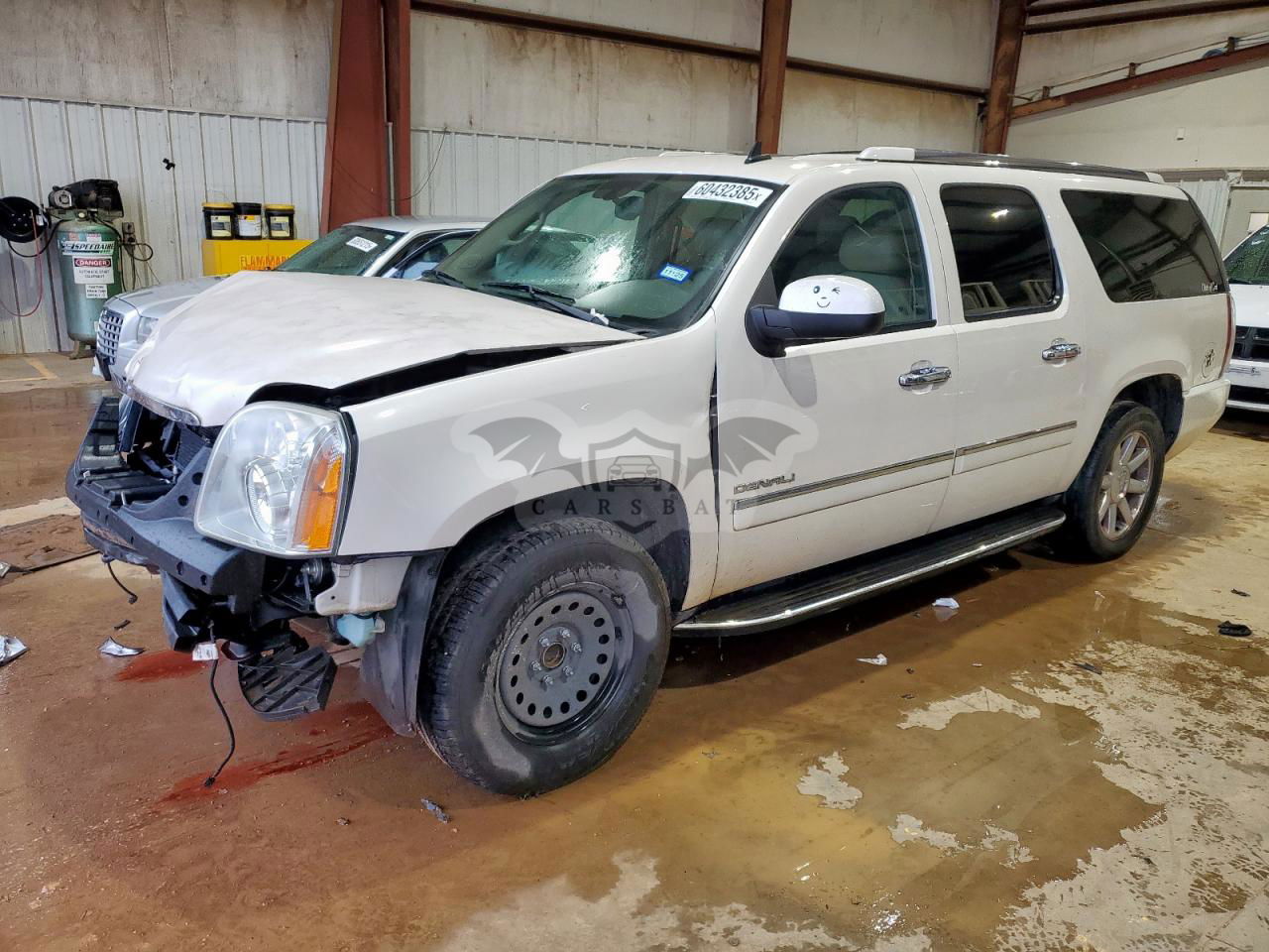 GMC Yukon DENALI 6.2L  8 2013