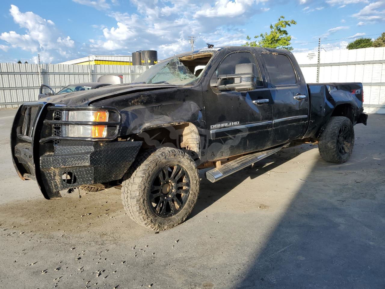 GMC Sierra K2500 DENALI 6.6L  8 2013