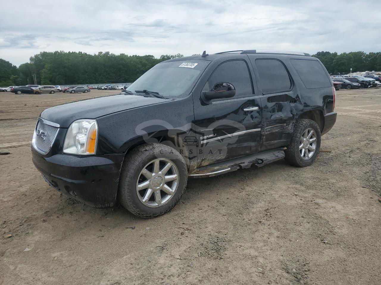 GMC Yukon DENALI 6.2L  8 2013