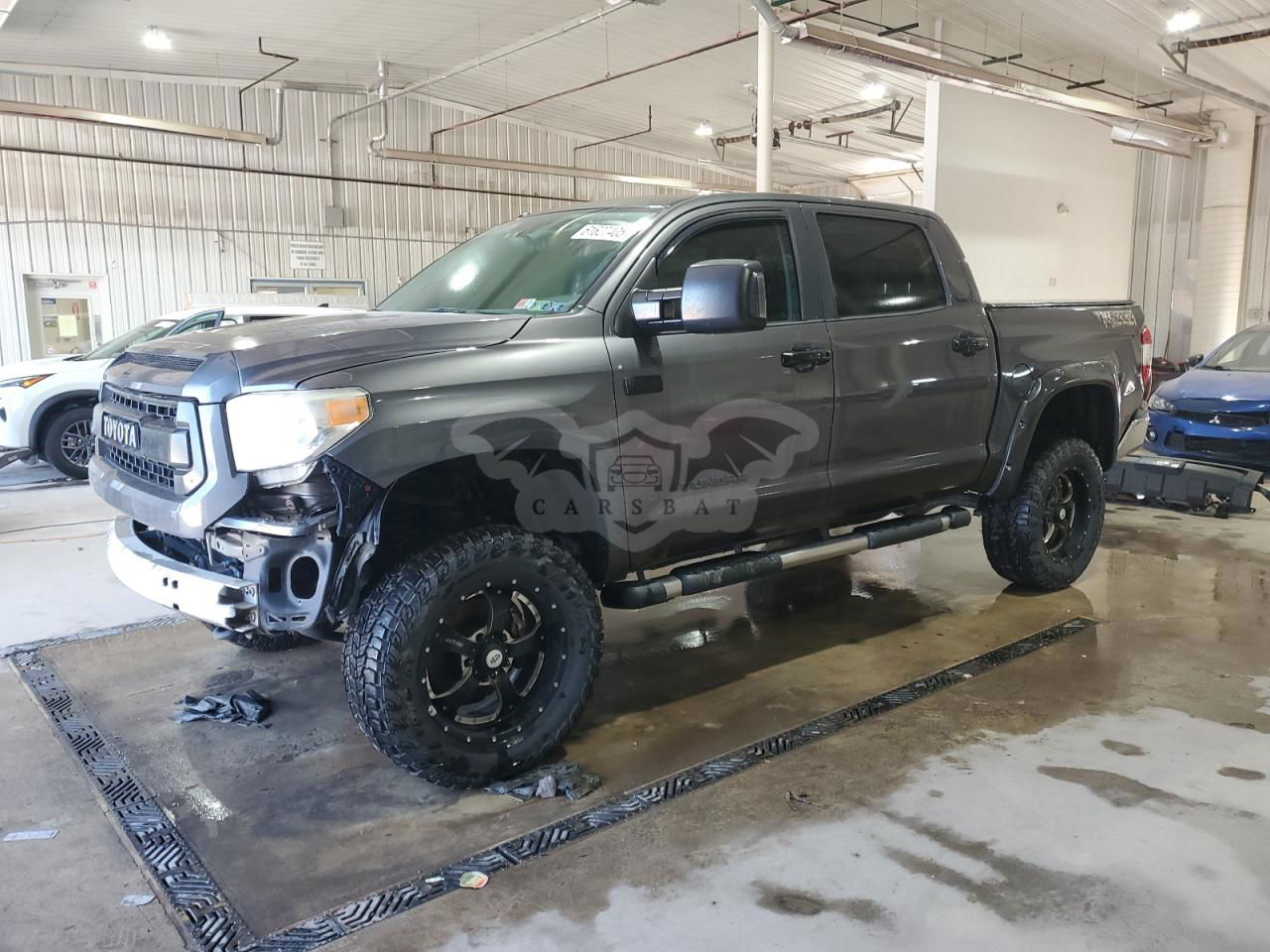 Toyota Tundra CREWMAX SR5 5.7L  8 2015