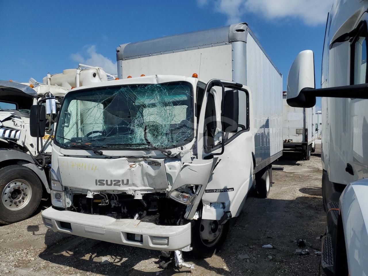 Isuzu NPR 6.6L  8 2024