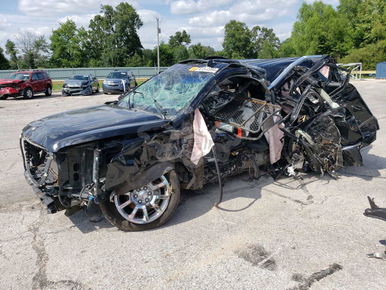GMC Yukon DENALI 6.2L  8 2016