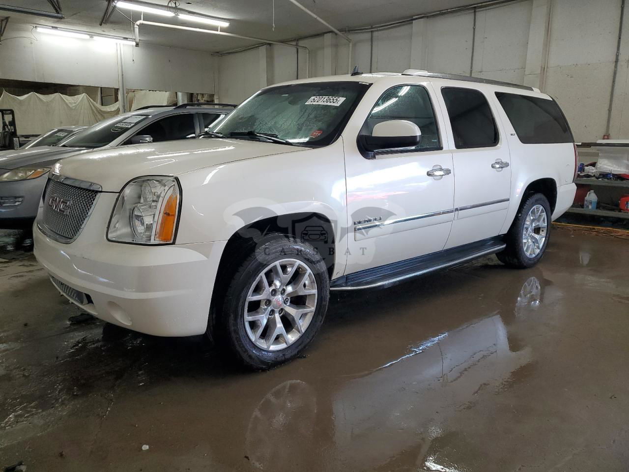 GMC Yukon DENALI 6.2L  8 2013