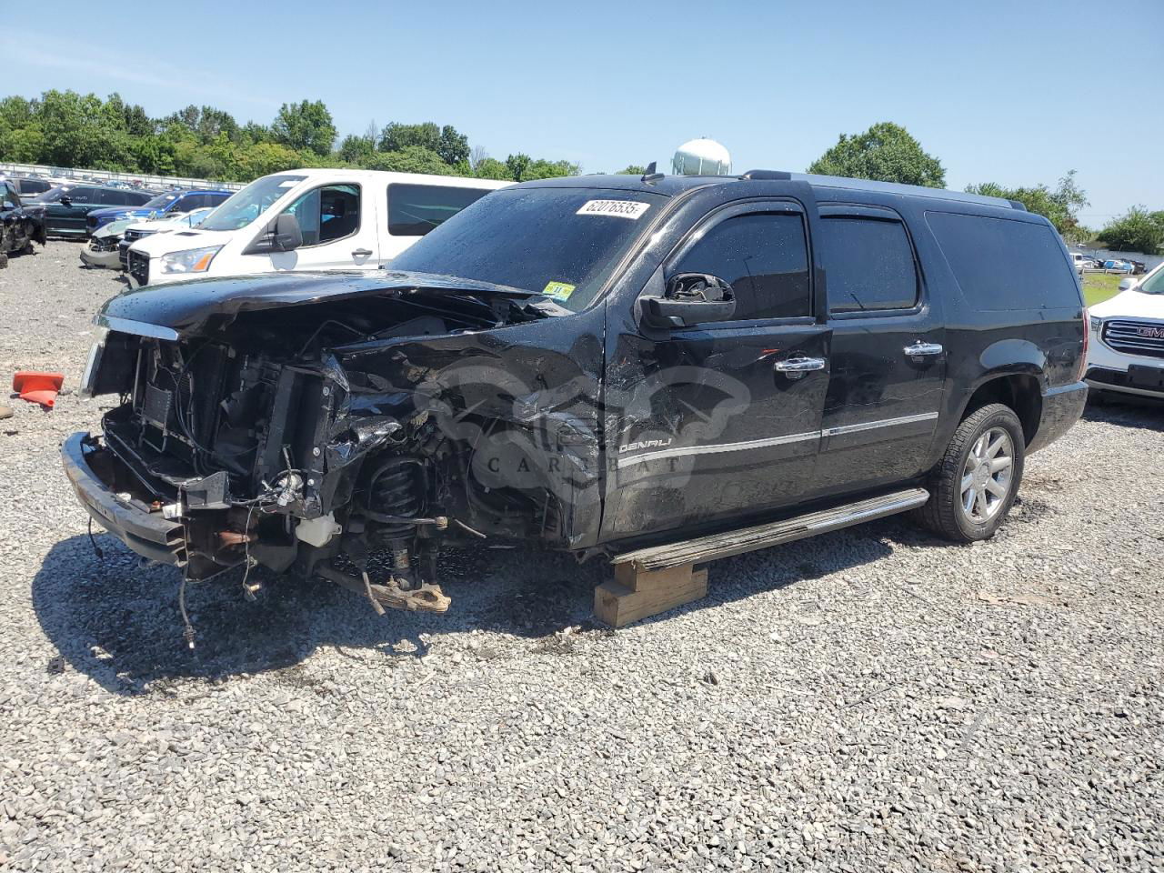 GMC Yukon DENALI 6.2L  8 2012
