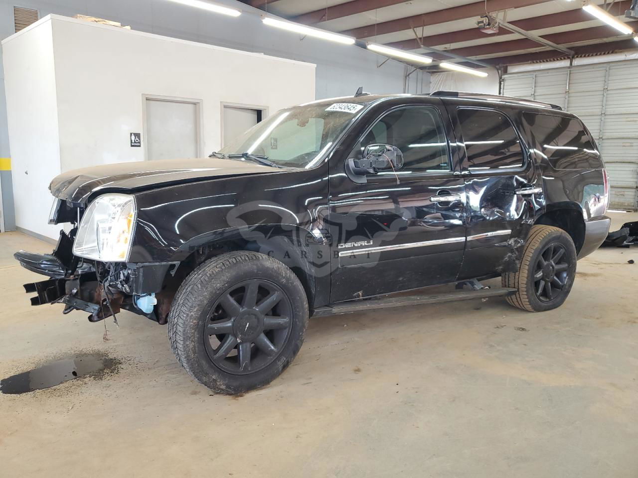 GMC Yukon DENALI 6.2L  8 2013