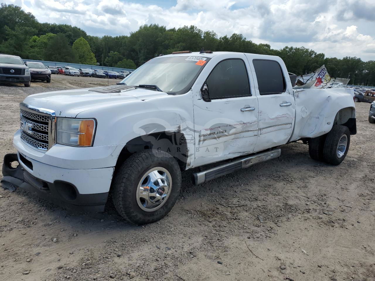 GMC Sierra K3500 DENALI 6.6L  8 2011