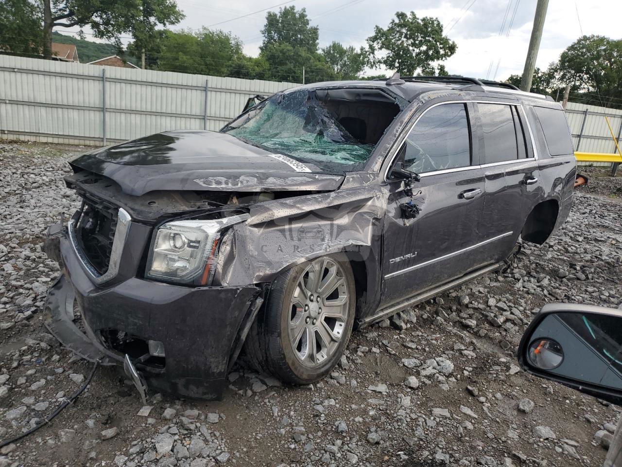 GMC Yukon DENALI 6.2L  8 2016