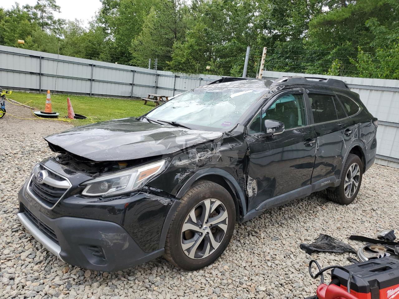 Subaru Outback LIMITED 2.5L  4 2020