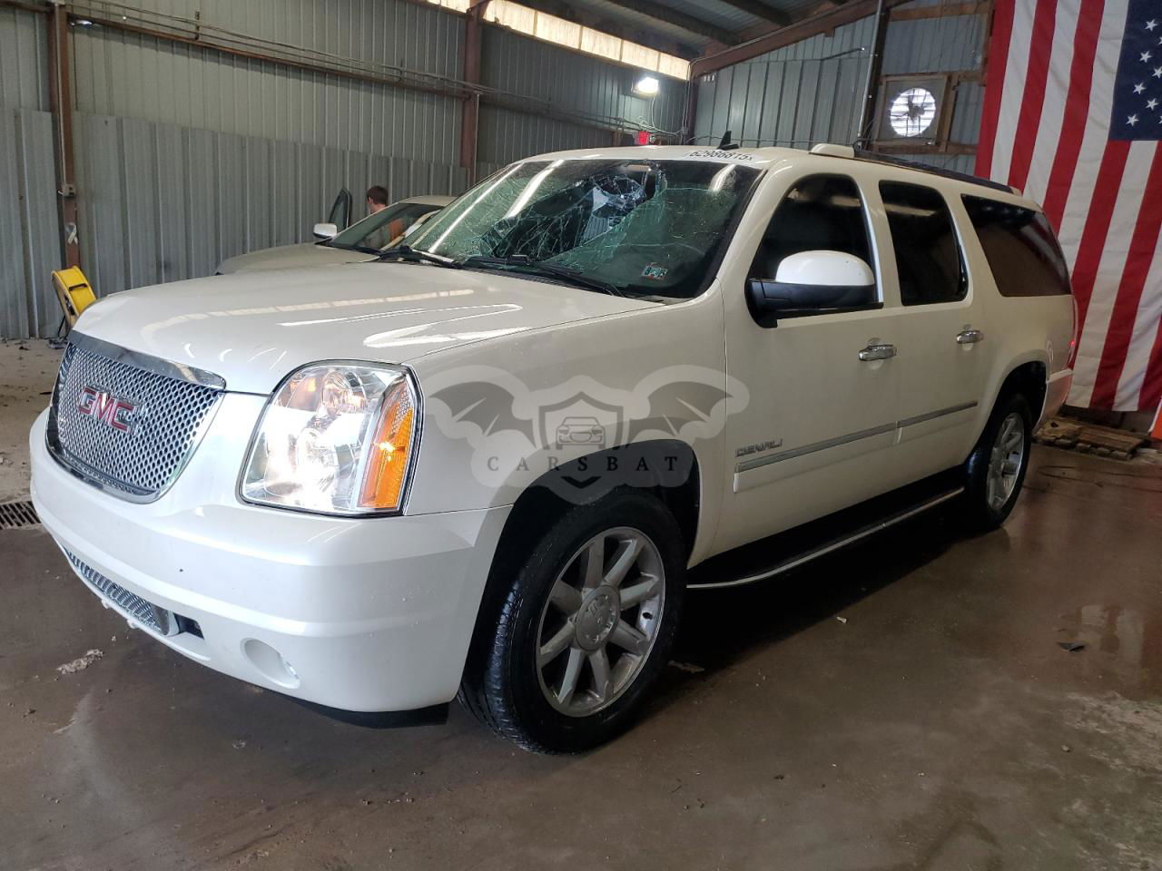 GMC Yukon DENALI 6.2L  8 2013