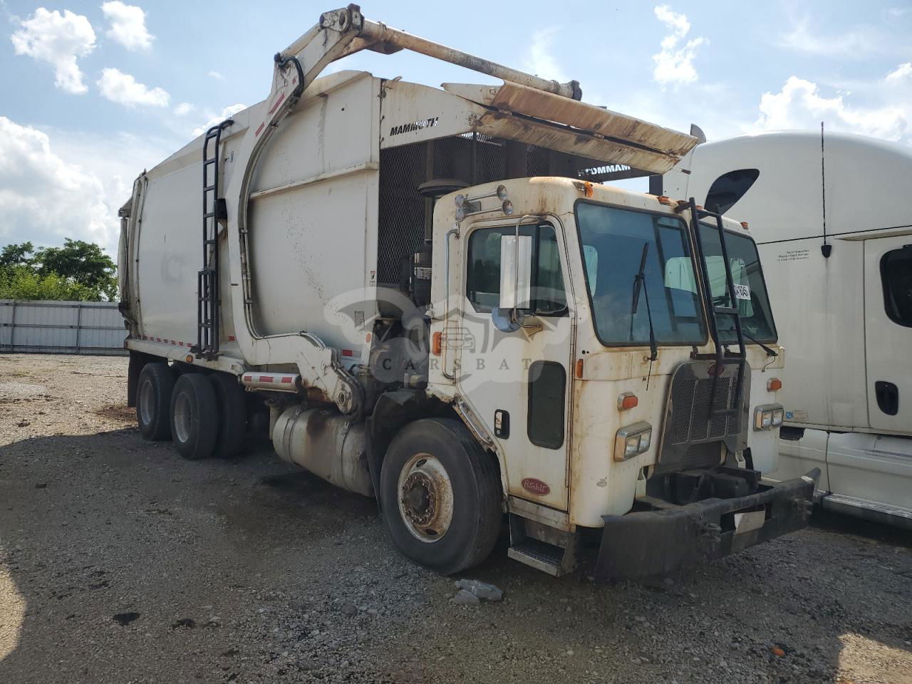 Peterbilt 320/325 10.8L  6 2011