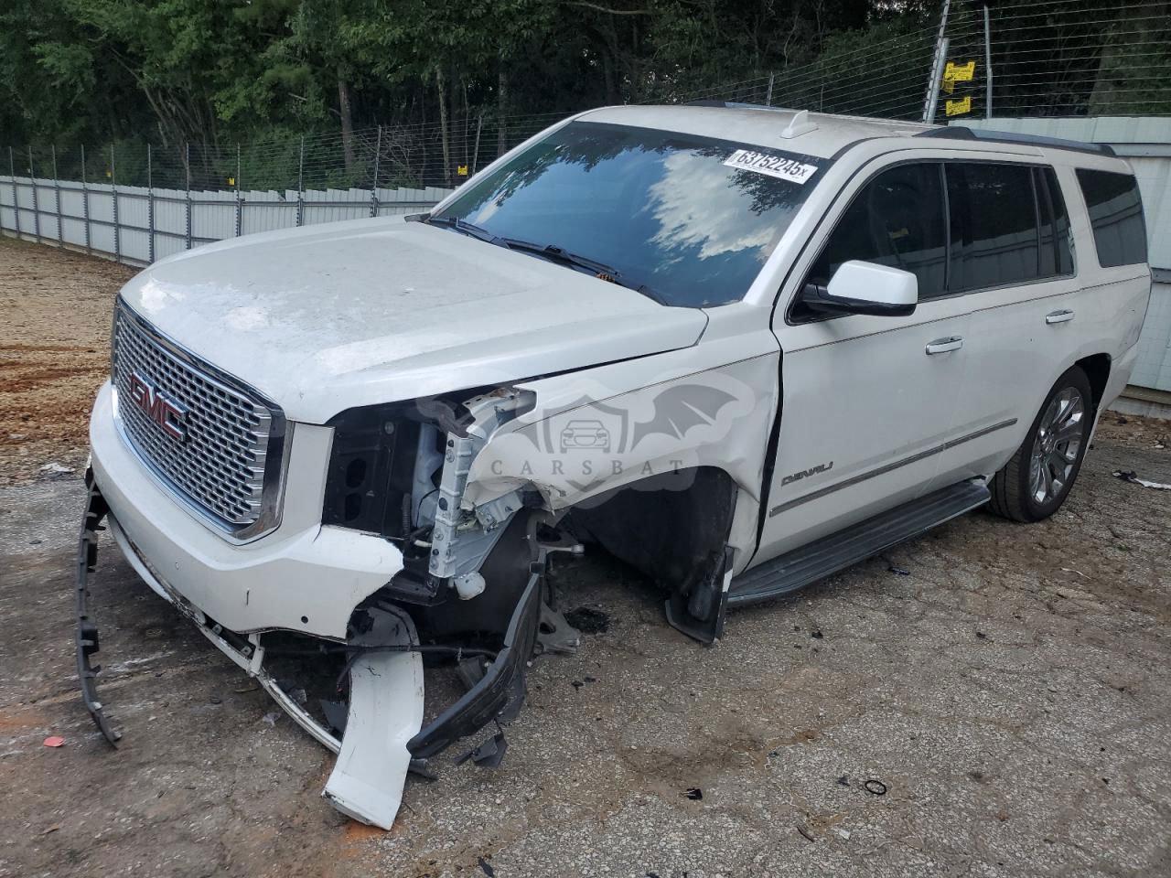 GMC Yukon DENALI 6.2L  8 2016