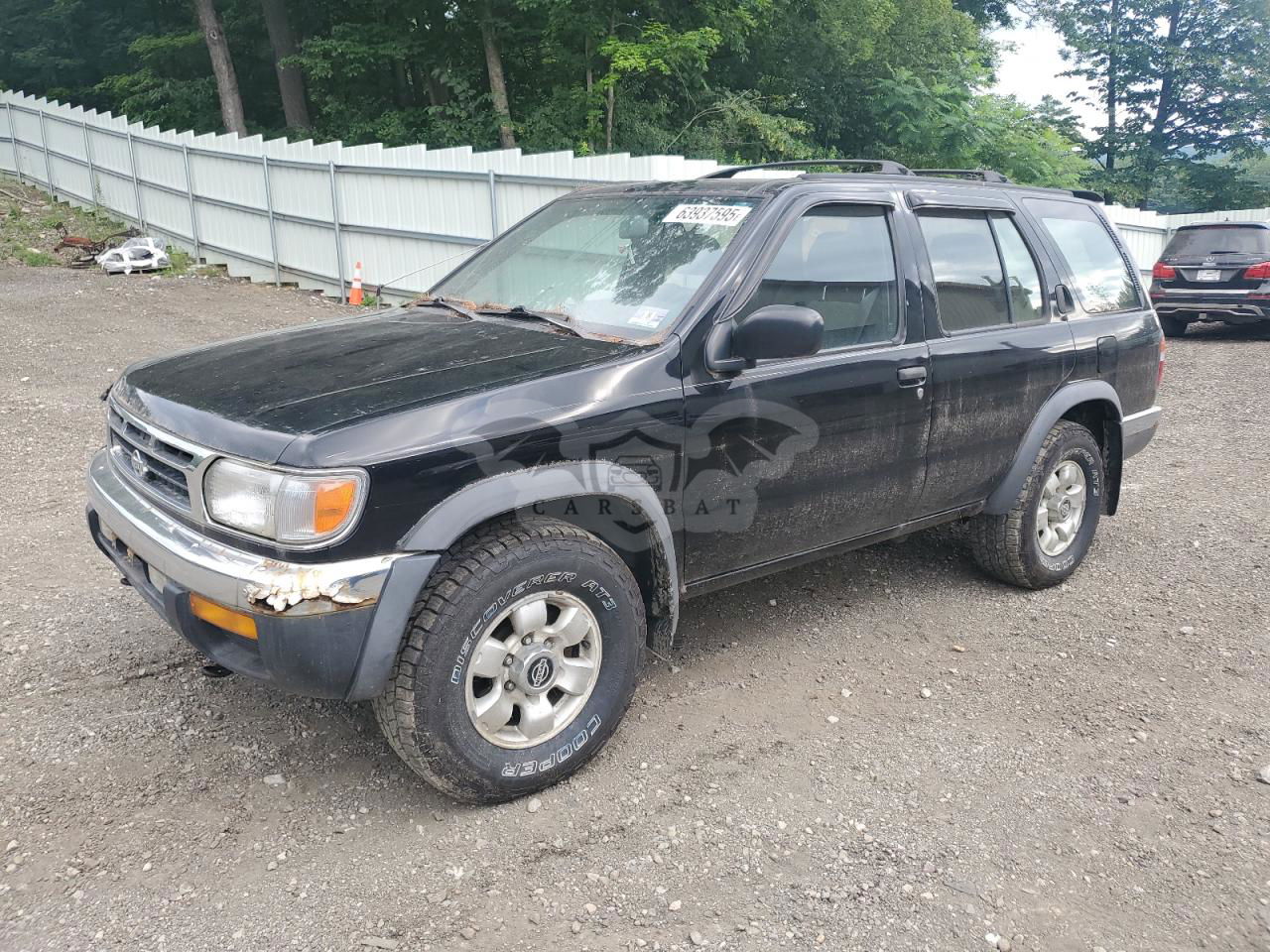 Nissan Pathfinder LE 1998