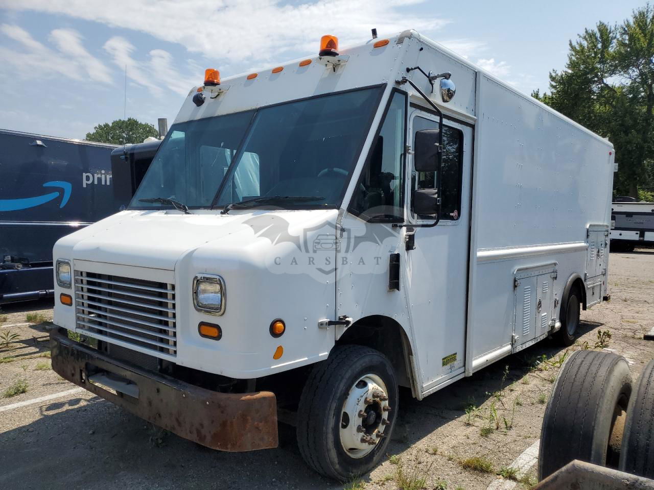Freightliner Business Class M2 M LINE WALK-IN VAN 6.7L  6 2009