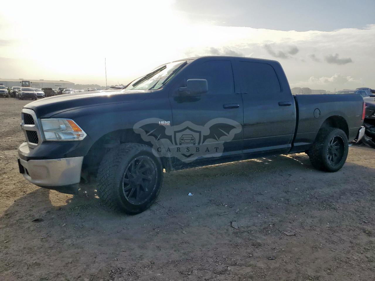 RAM 1500 SLT 5.7L  8 2019