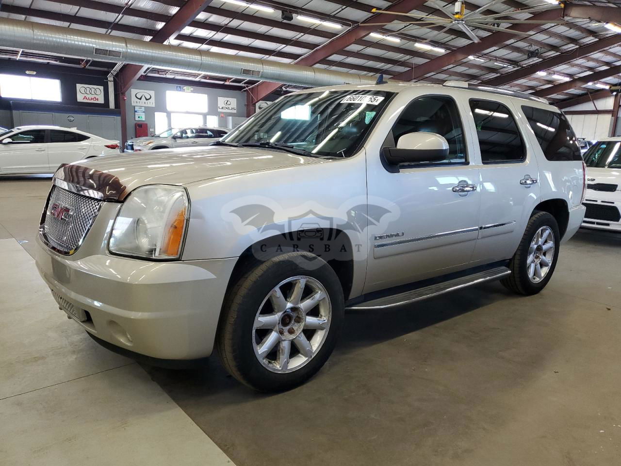 GMC Yukon DENALI 6.2L  8 2013