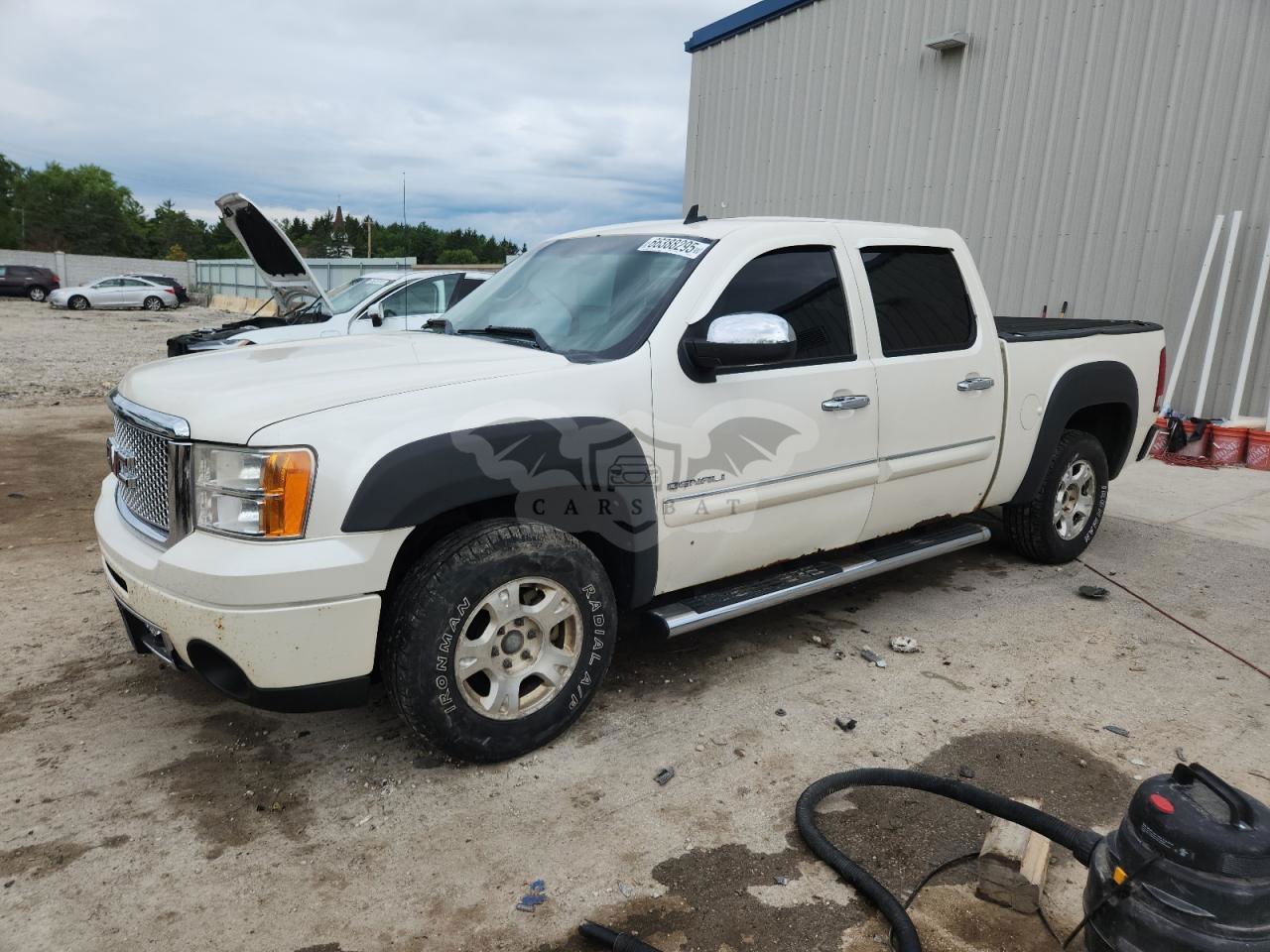 GMC Sierra K1500 DENALI 6.2L  8 2011