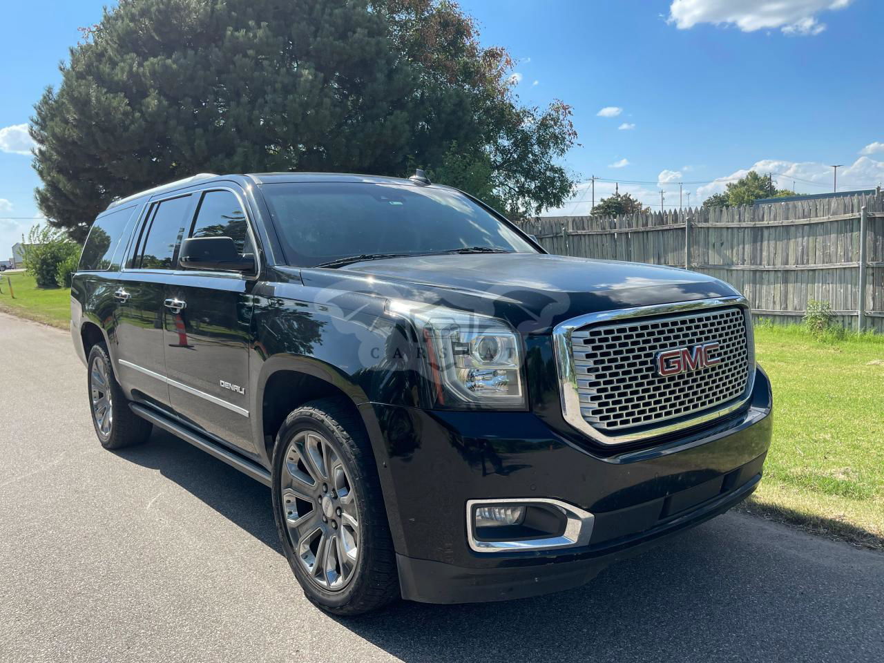 GMC Yukon DENALI 6.2L  8 2016