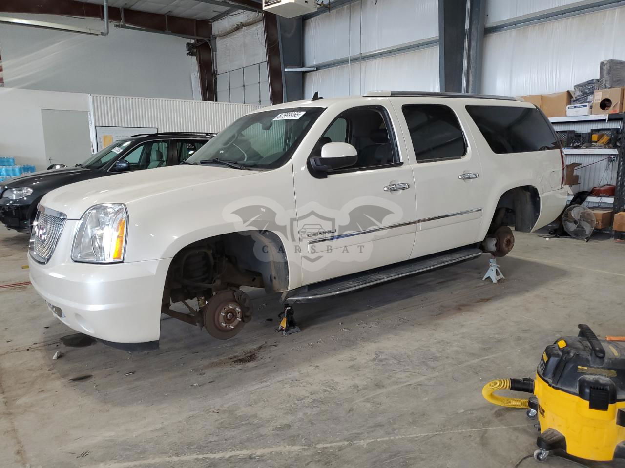 GMC Yukon DENALI 6.2L  8 2010