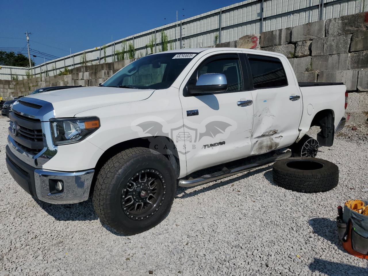 Toyota Tundra CREWMAX SR5 5.7L  8 2015