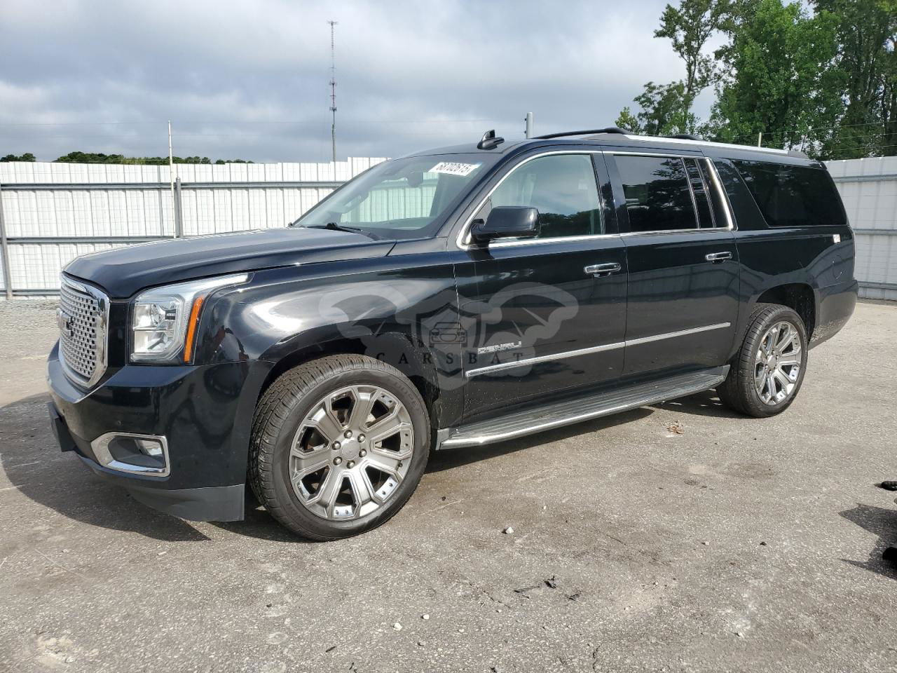 GMC Yukon DENALI 6.2L  8 2016