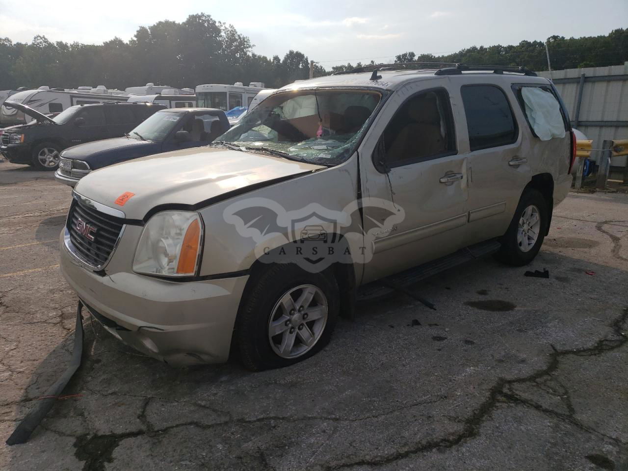 GMC Yukon SLE 5.3L  8 2013
