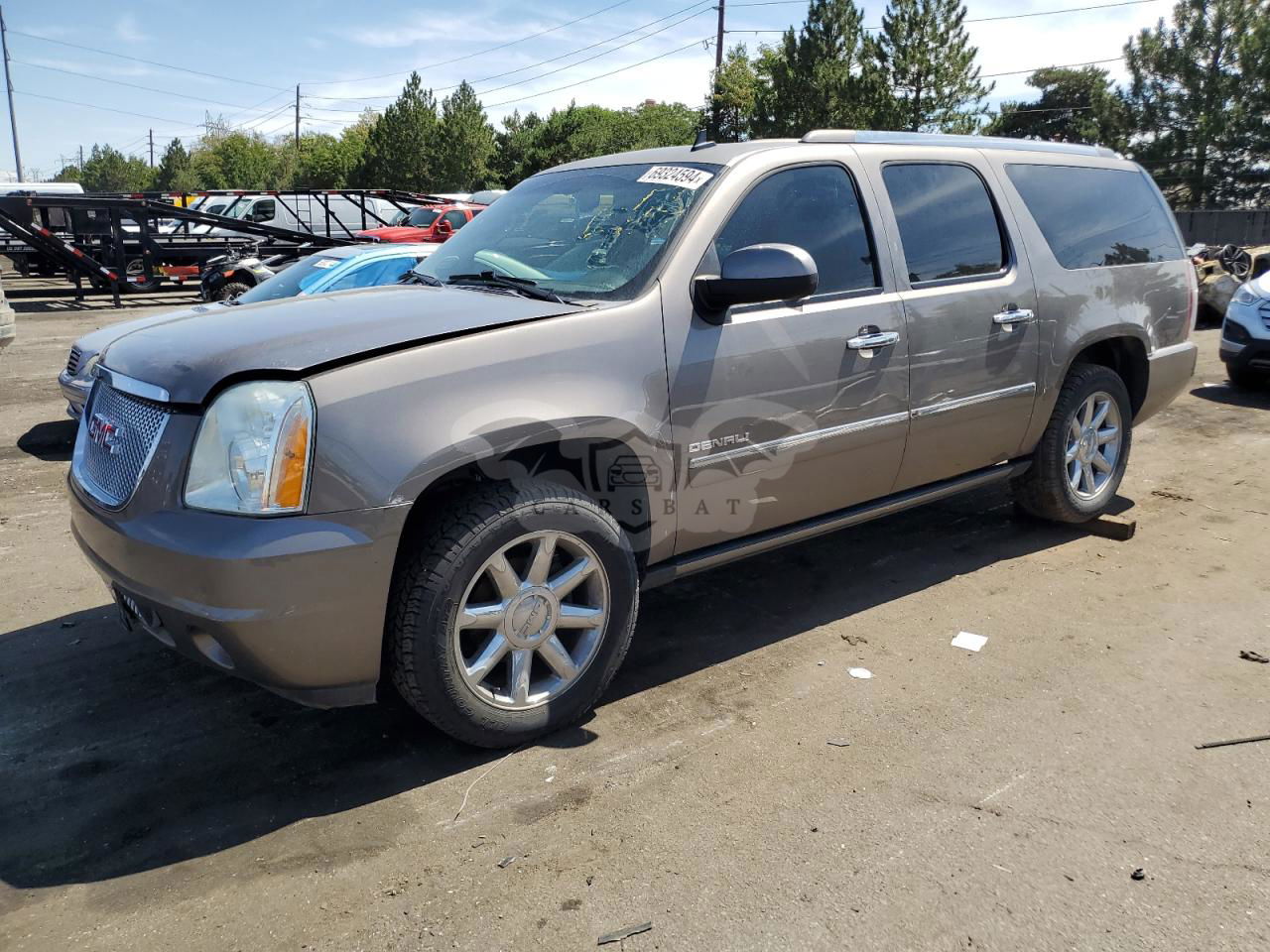 GMC Yukon DENALI 6.2L  8 2013