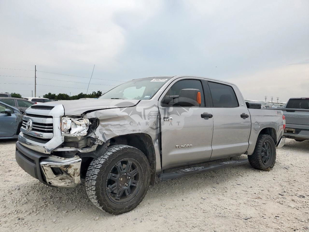 Toyota Tundra CREWMAX SR5 5.7L  8 2016