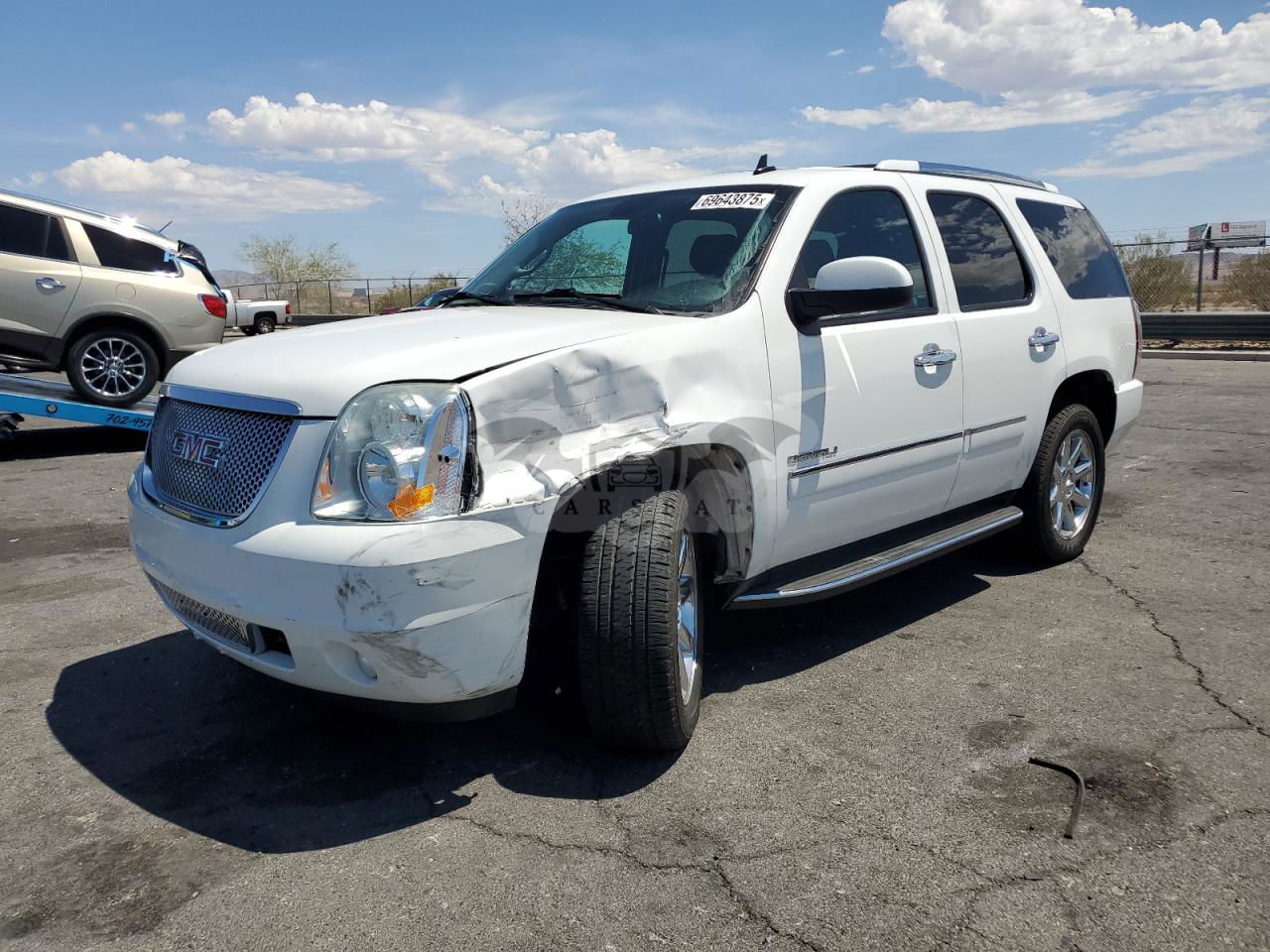 GMC Yukon DENALI 6.2L  8 2013