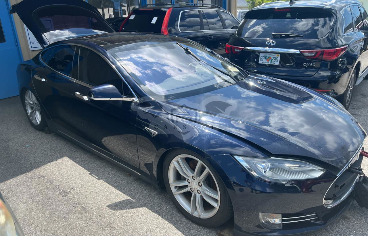 Tesla Model S 2013