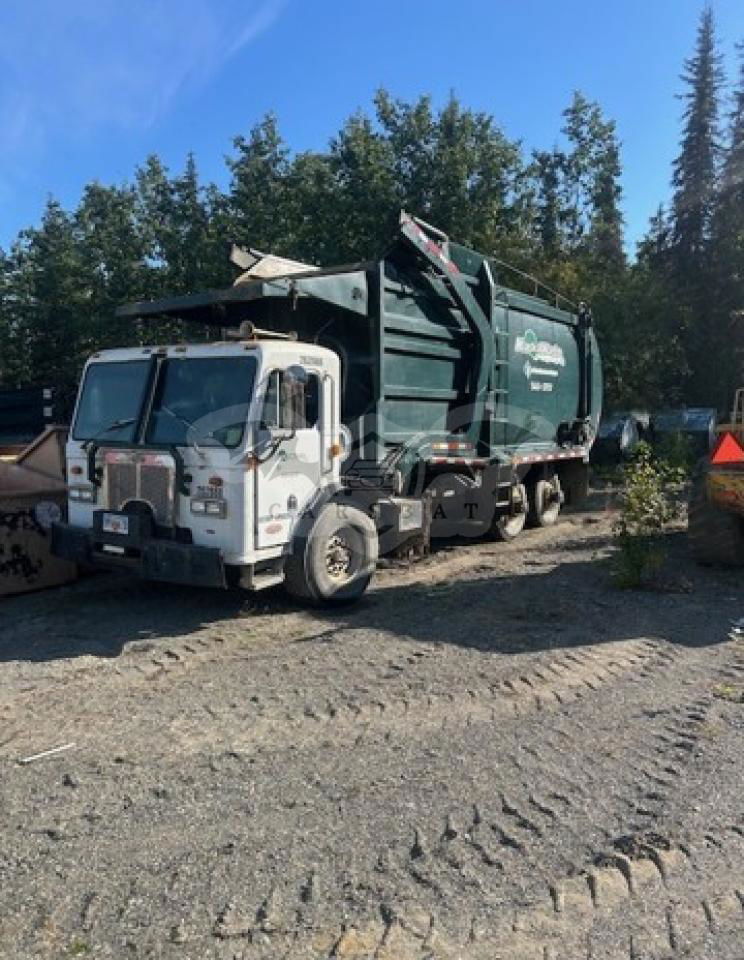 Peterbilt 320/325 6 2000