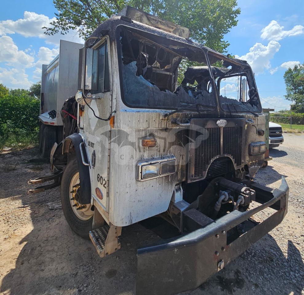 Peterbilt 320/325 10.8L  6 2011