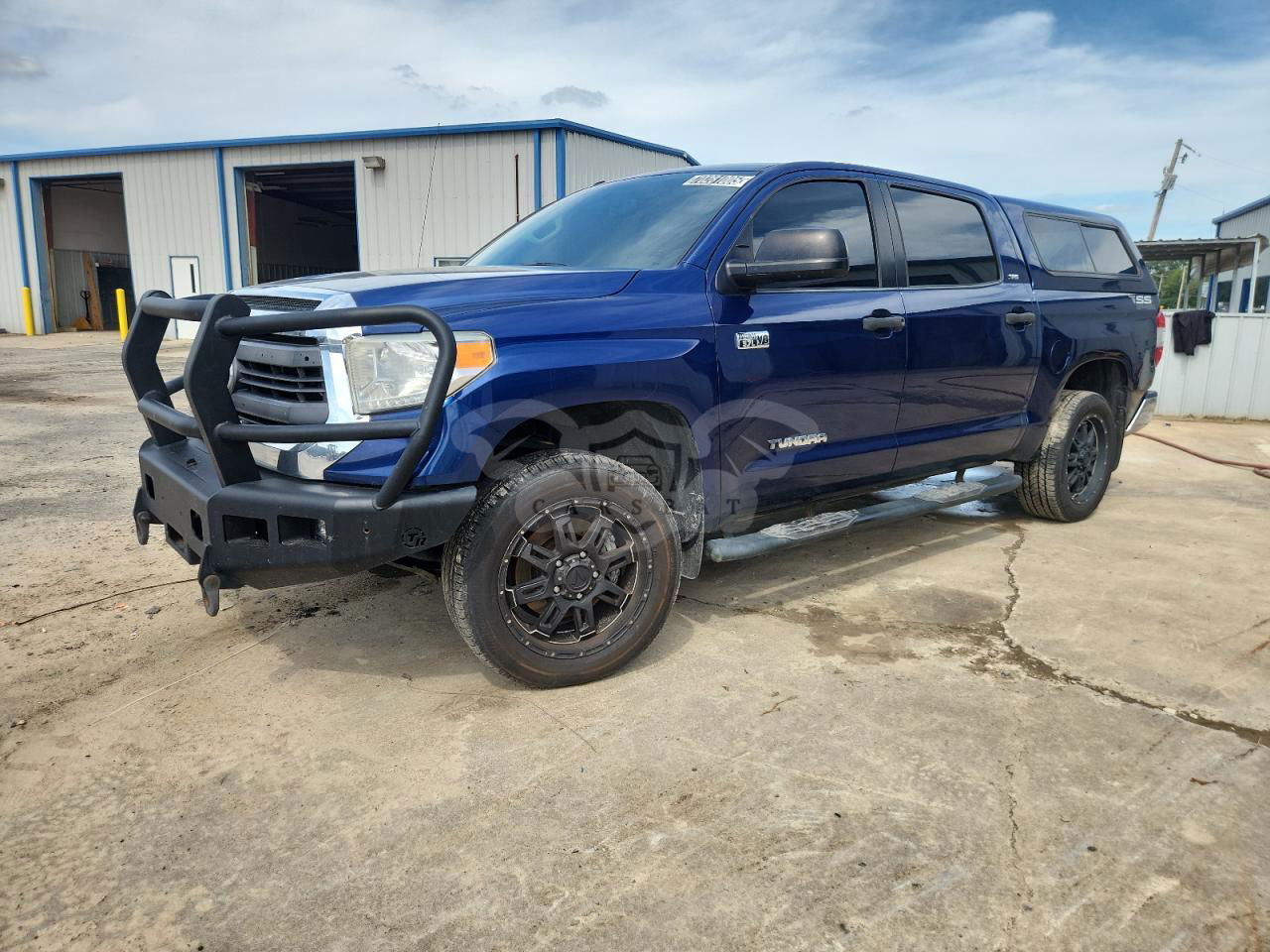Toyota Tundra CREWMAX SR5 5.7L  8 2015