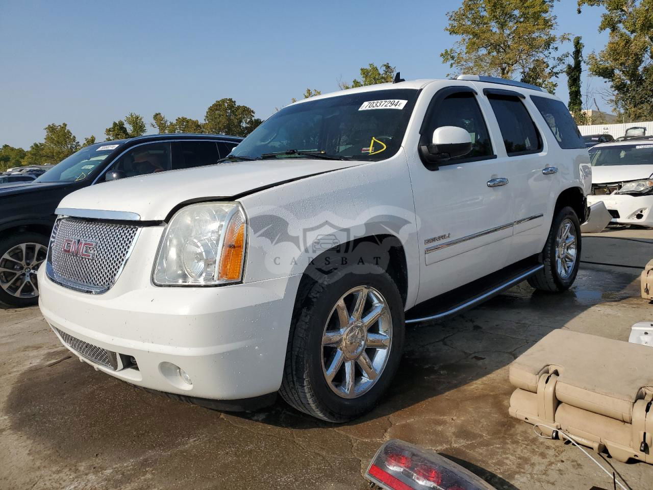 GMC Yukon DENALI 6.2L  8 2012
