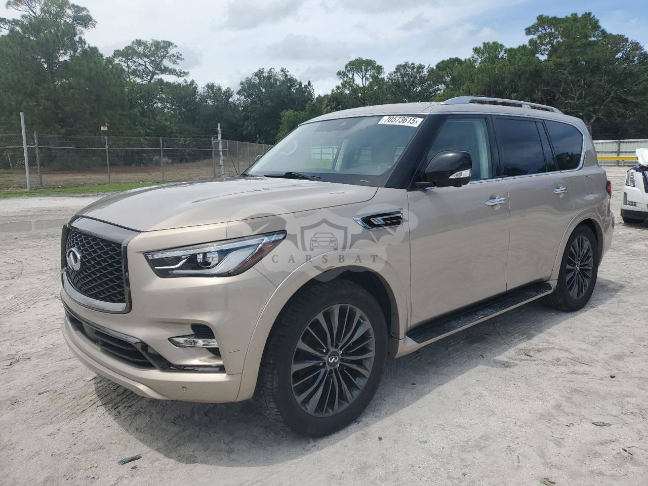 Infiniti QX80 LUXE 5.6L  8 2021