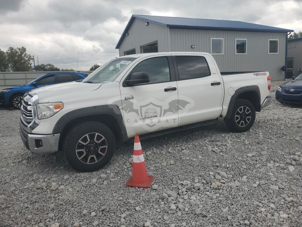 Toyota Tundra CREWMAX SR5 5.7L  8 2016