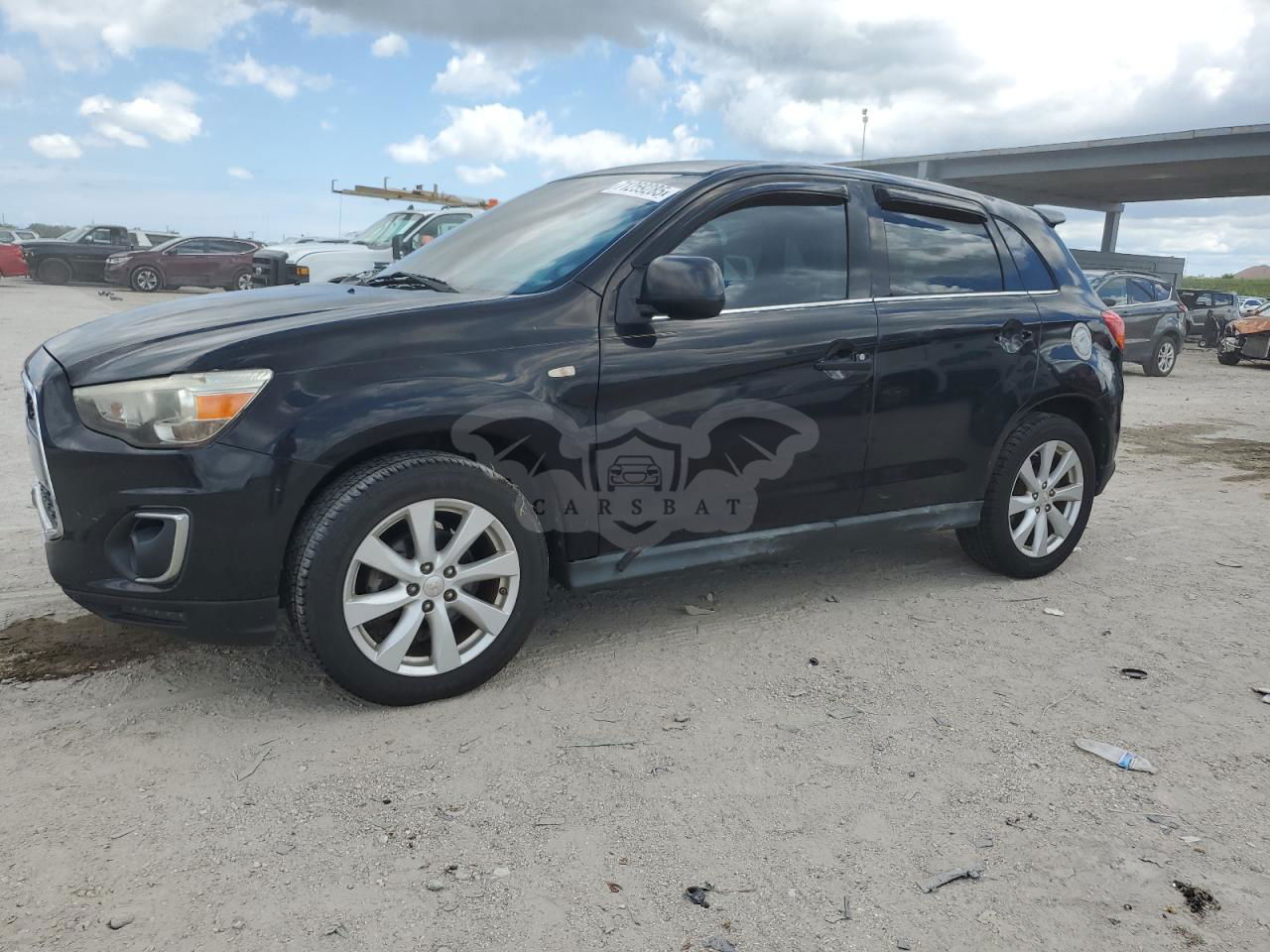 Mitsubishi Outlander SE 2.0L  4 2013