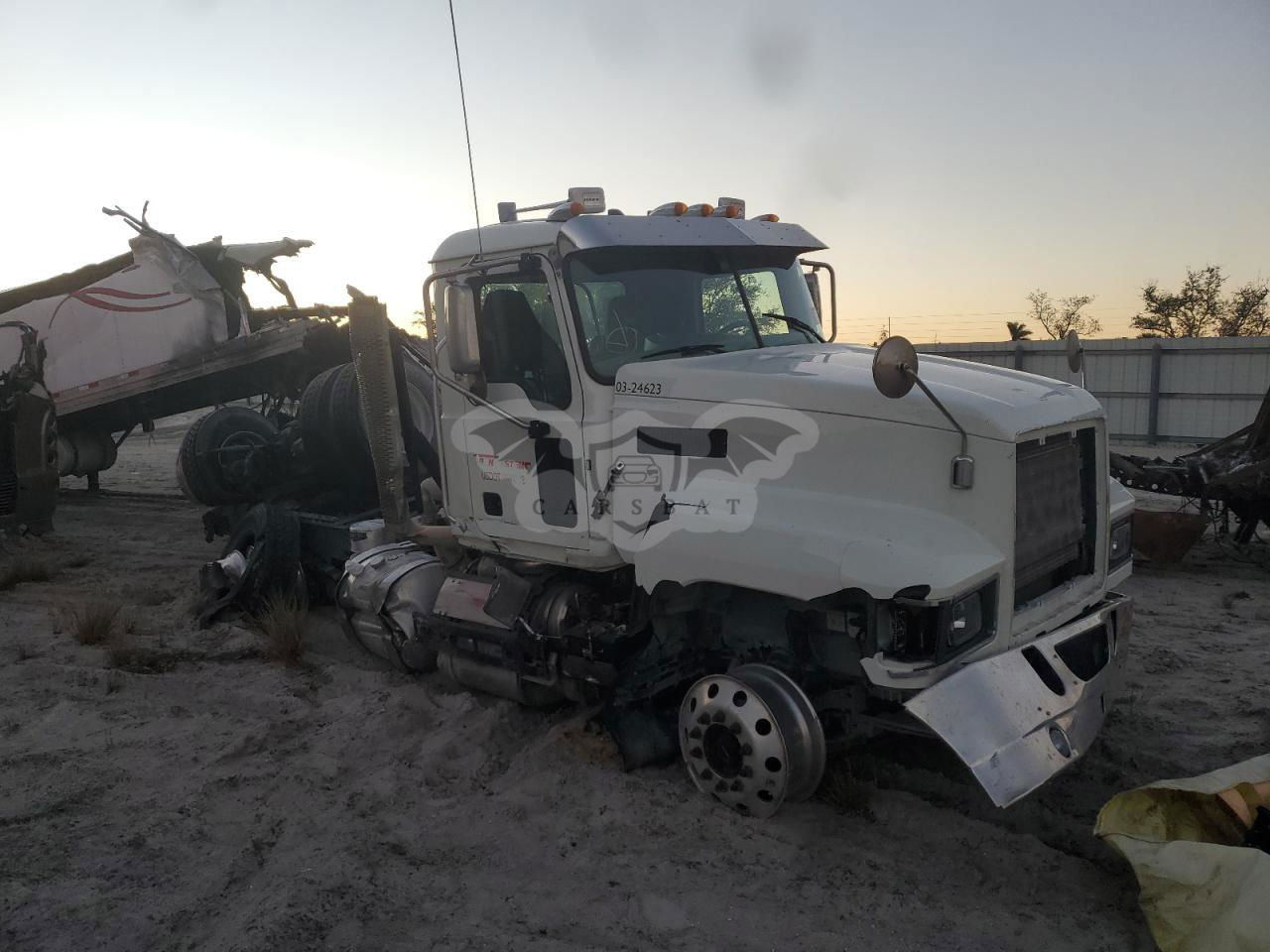 Mack Pinnacle 12.7L  6 2024